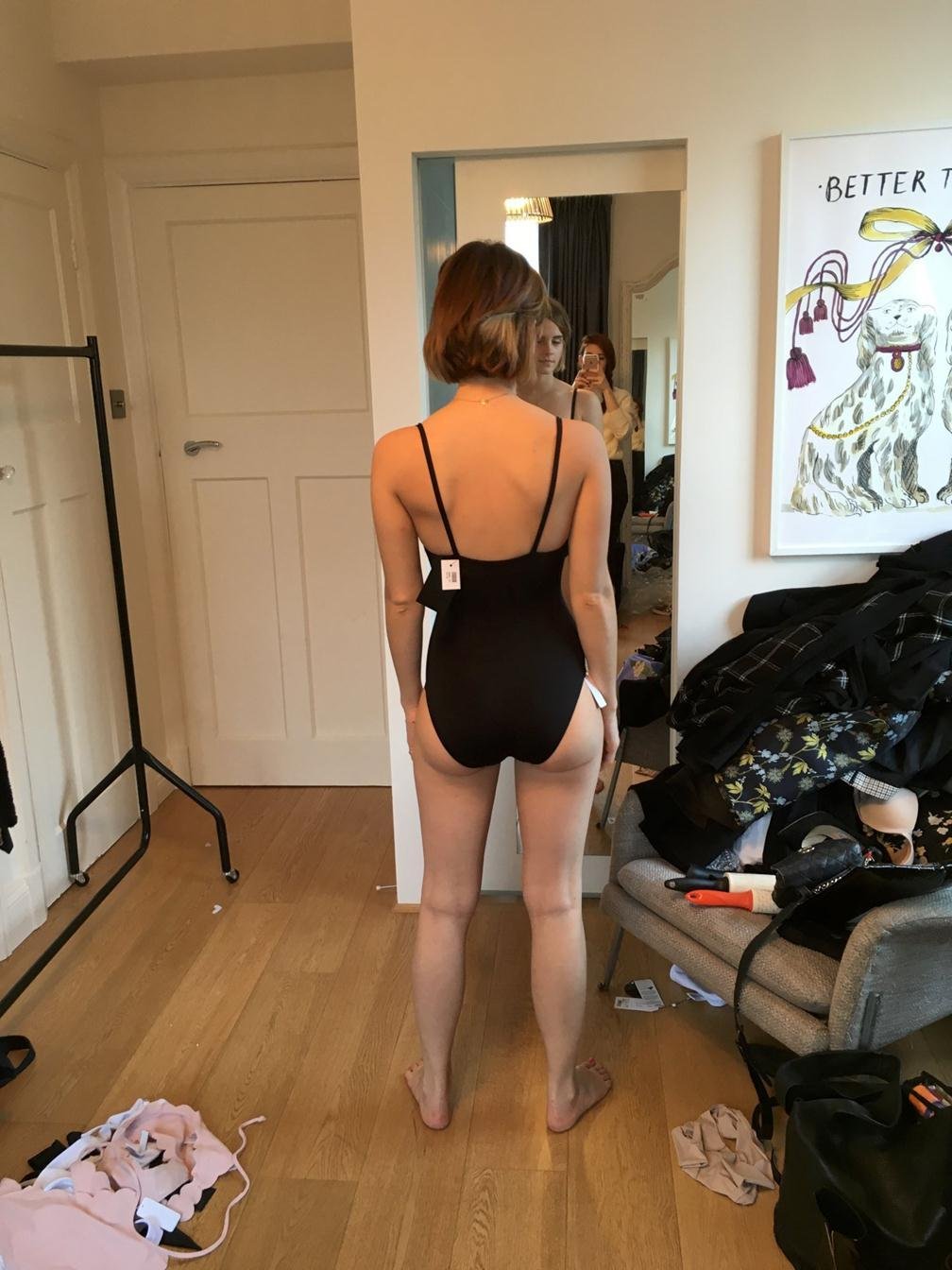 LAdDFQMM Emma Watson Bikini Leak 04.jpg